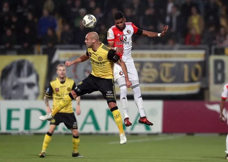 脚下出球